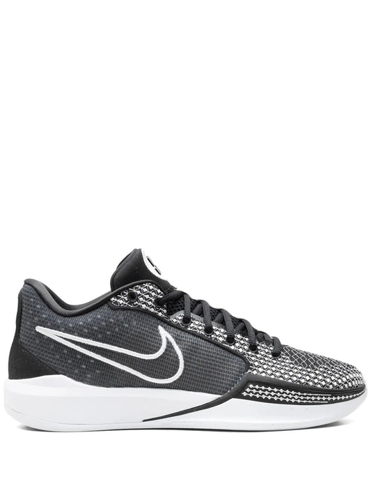Nike Sabrina 1
