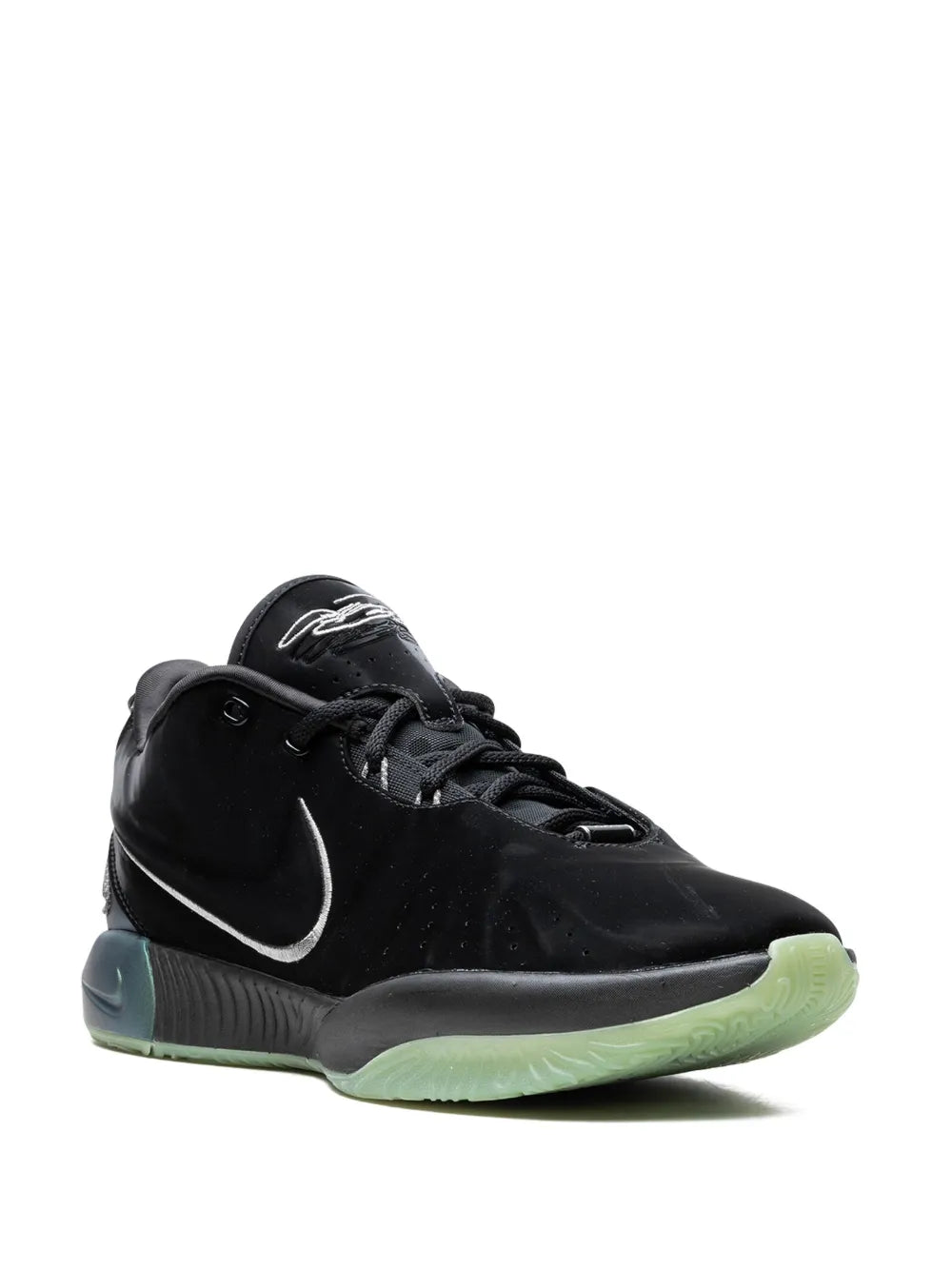 Nike Lebron 21
