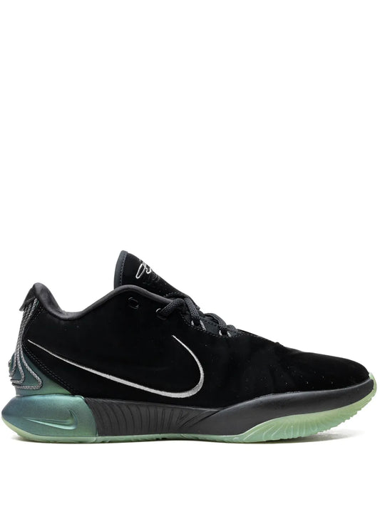 Nike Lebron 21