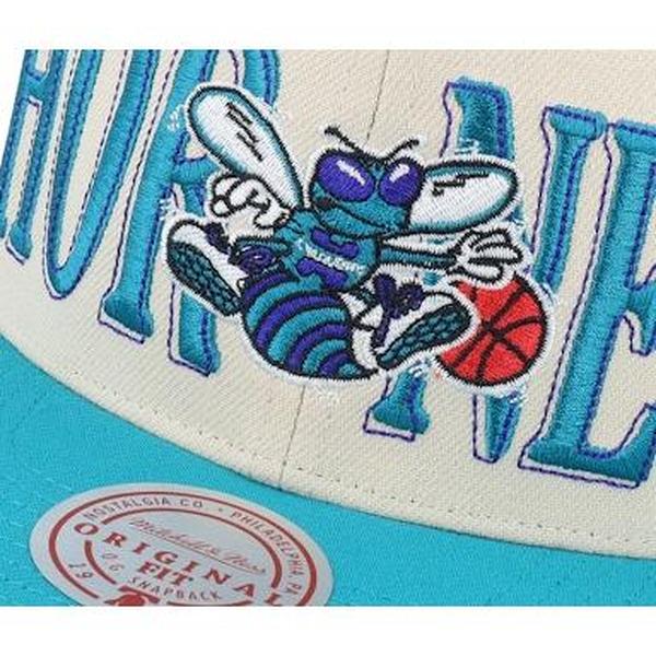 Mitchell & Ness Charlotte Hornets Across The Board HWC Snapback Hat Cream
