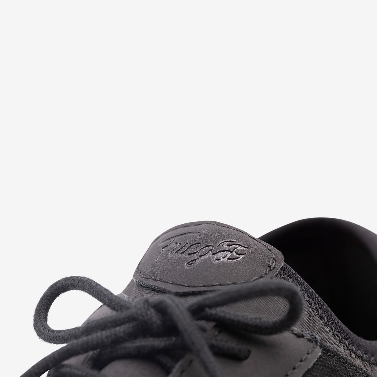 All-black Split-sole