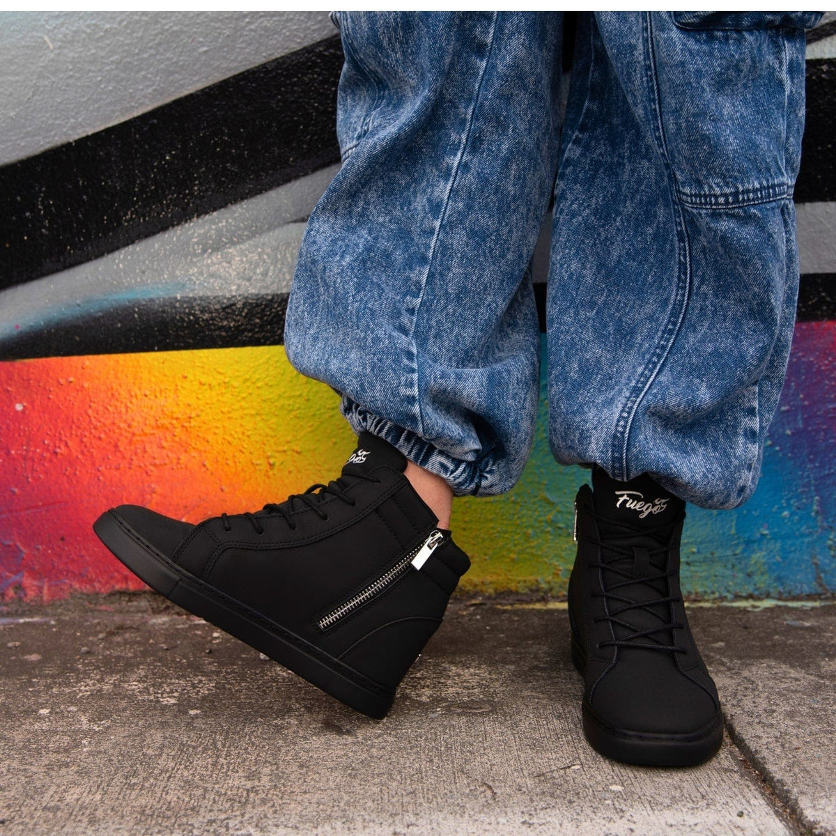 All-black Wedge
