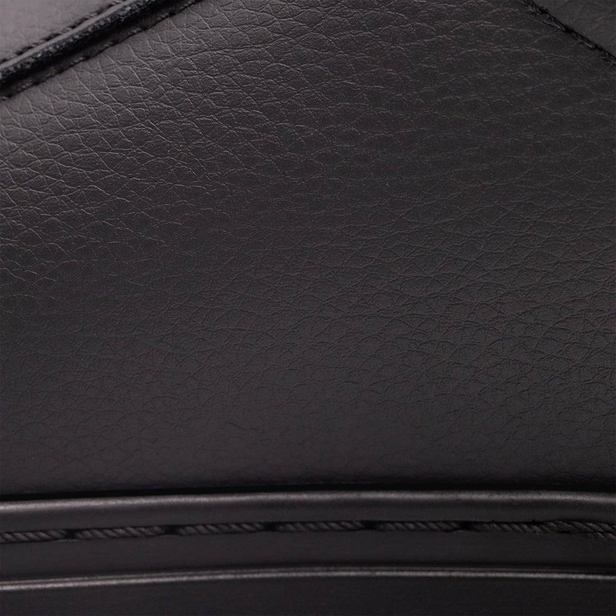 All-black Low-top