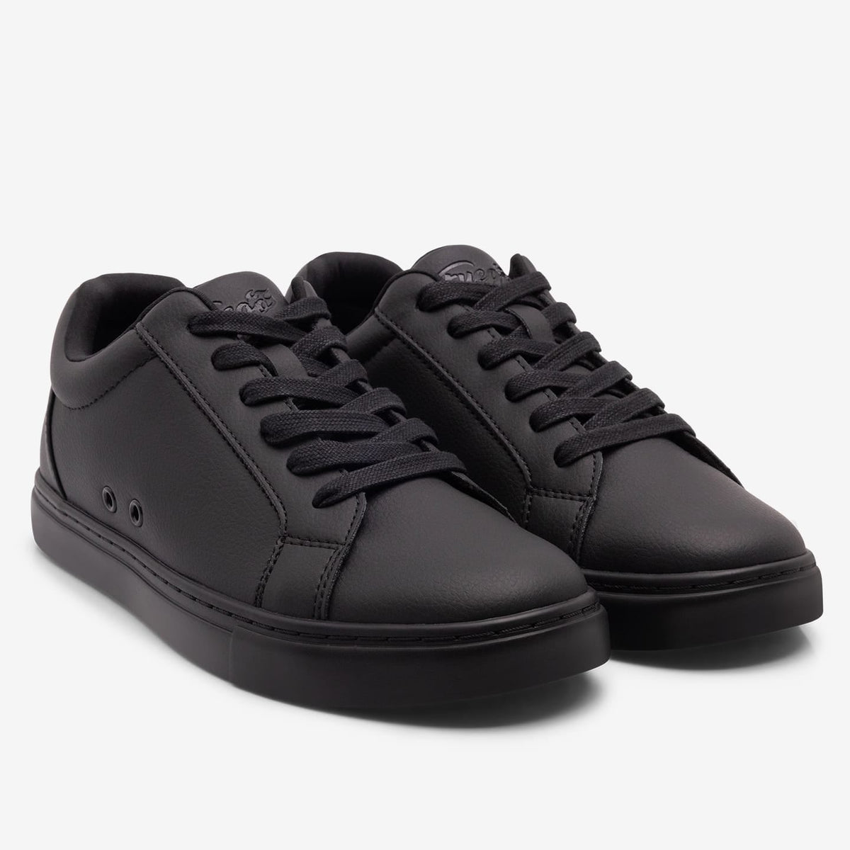All-black Low-top