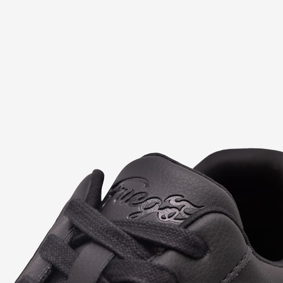 All-black Low-top