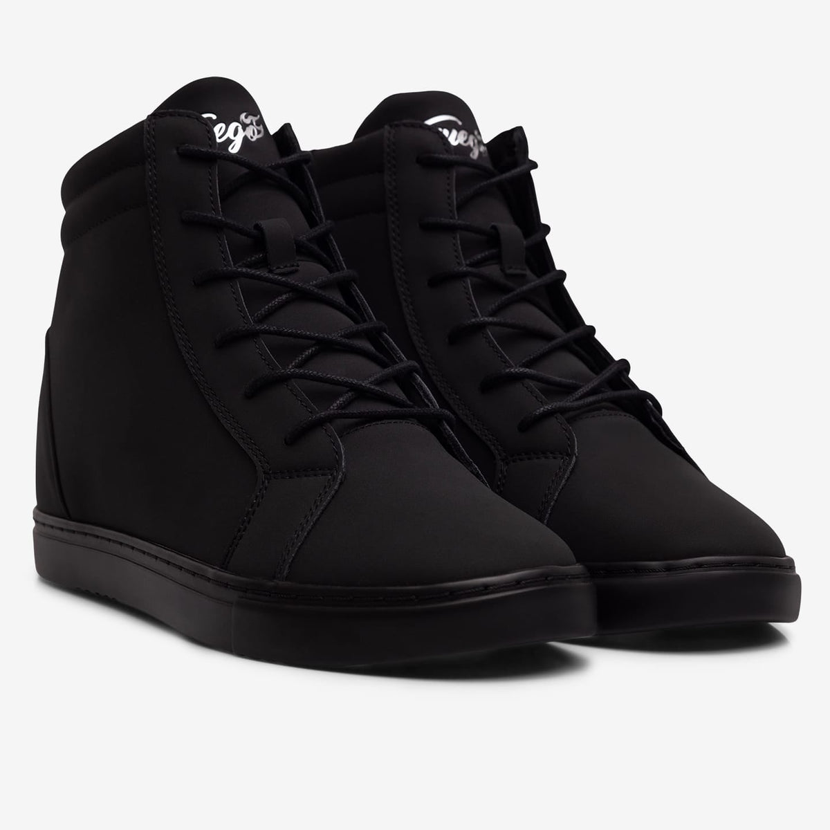 All-black Wedge