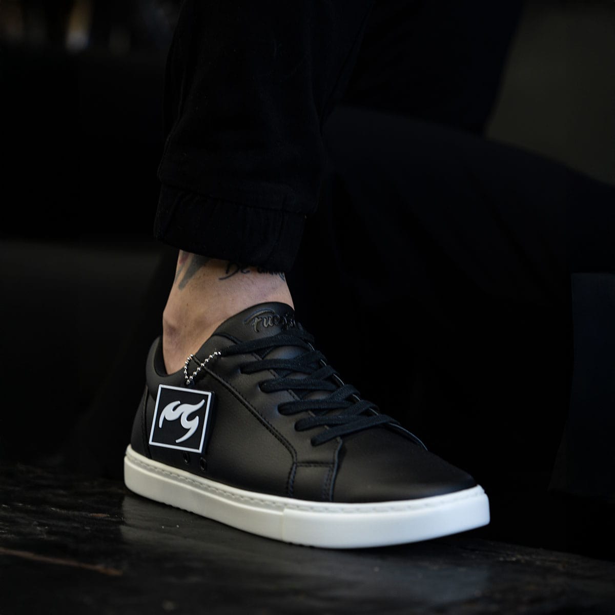 Black Low-top